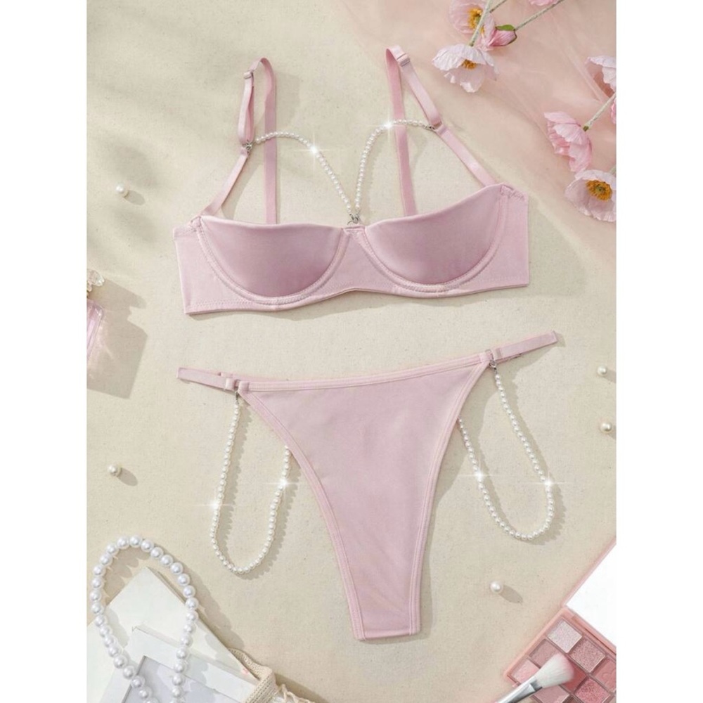 Sexy lingerie set with pearls details - M